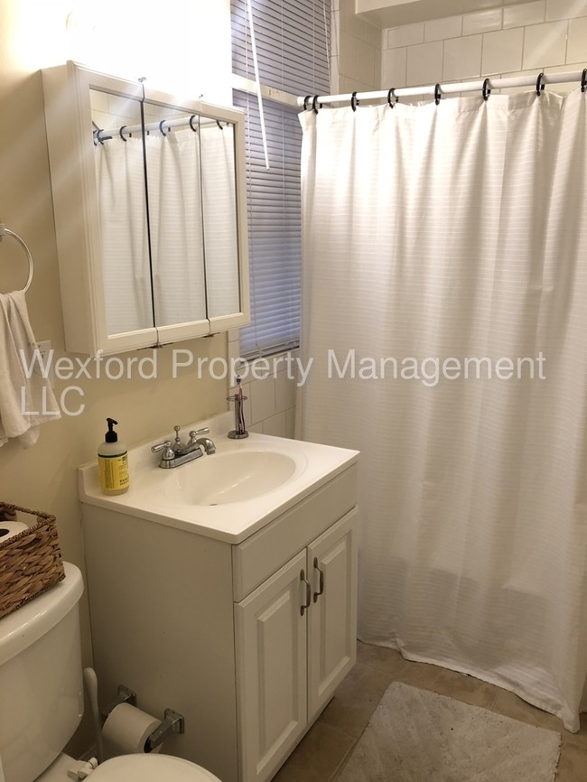 Building Photo - Charming Efficiency Studio in Logan Circle!