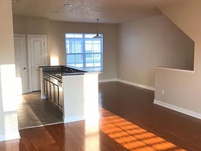 Building Photo - Gorgeous condo for rent