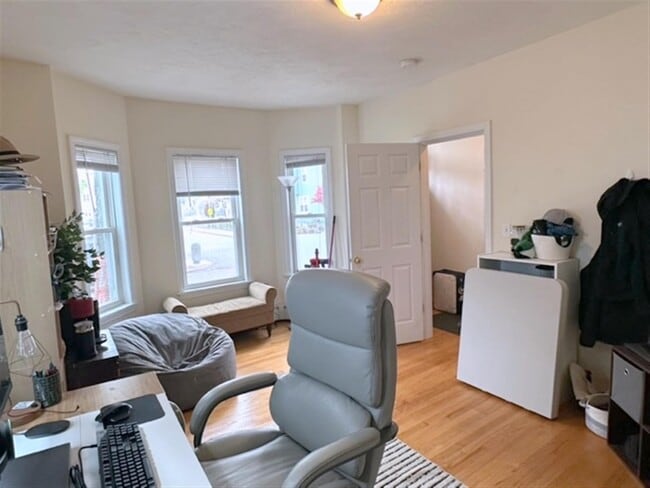 Building Photo - 385 Columbia St