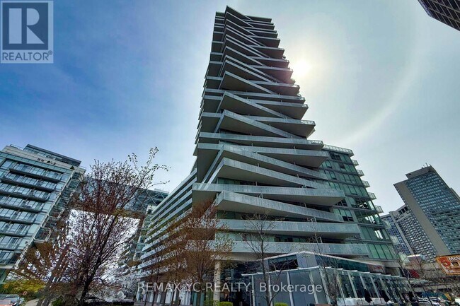 Photo du bâtiment - 15 Queens Quay E