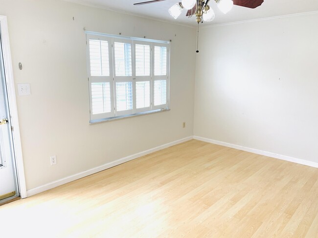 Building Photo - 6820 Linville Dr