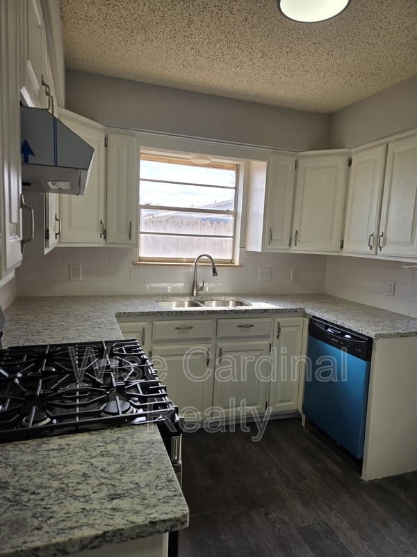 Building Photo - 7403 Hickory Ave