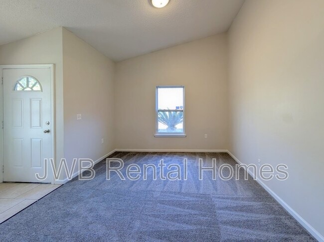 Building Photo - 8542 Maple St