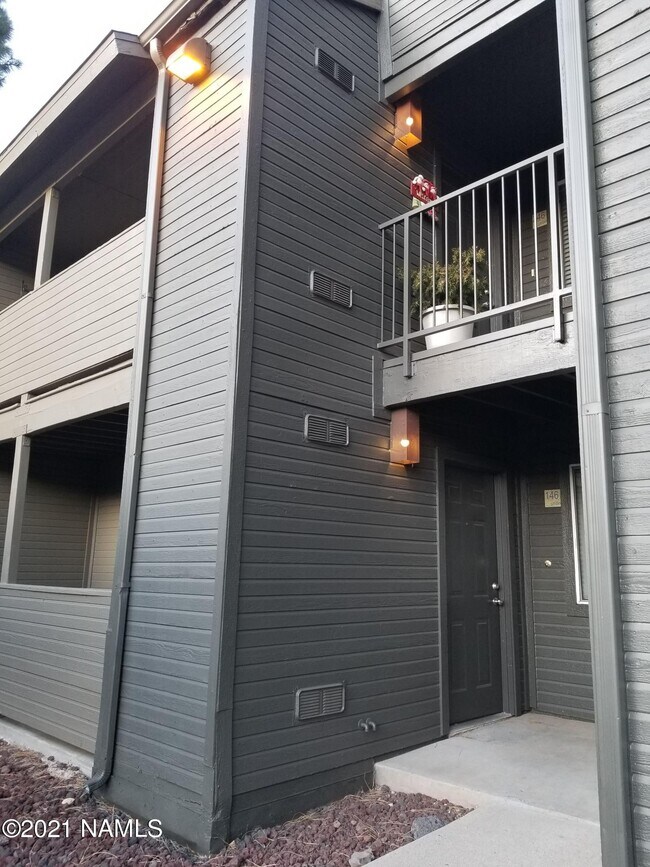 Foto del edificio - 1185 W University Ave
