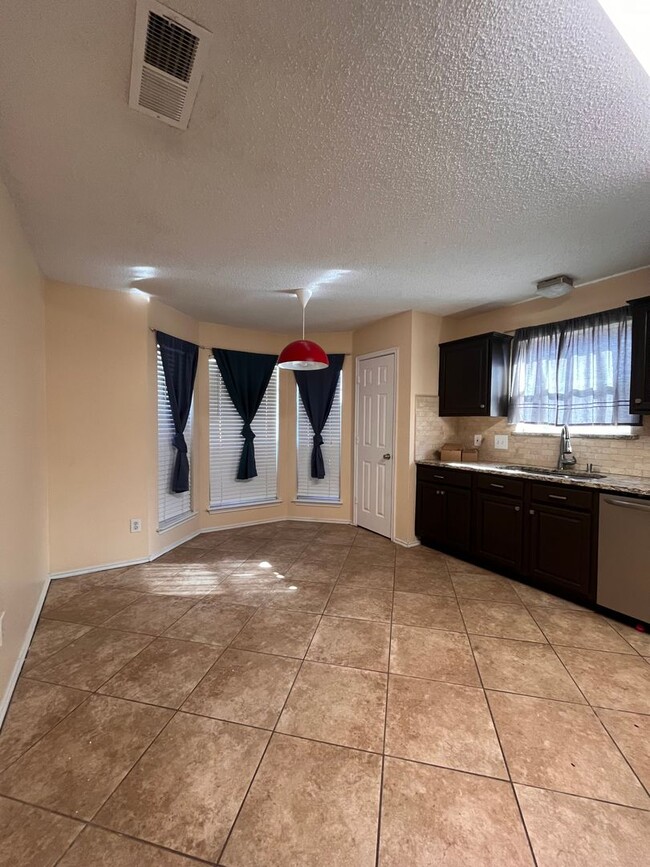 Foto del edificio - 3 Bed, 2 Bath Home in Fort Worth