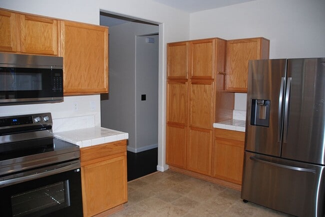 Building Photo - Rancho Bravo Single Story 4 BR/2 Bath/2 Car Garage in South Reno