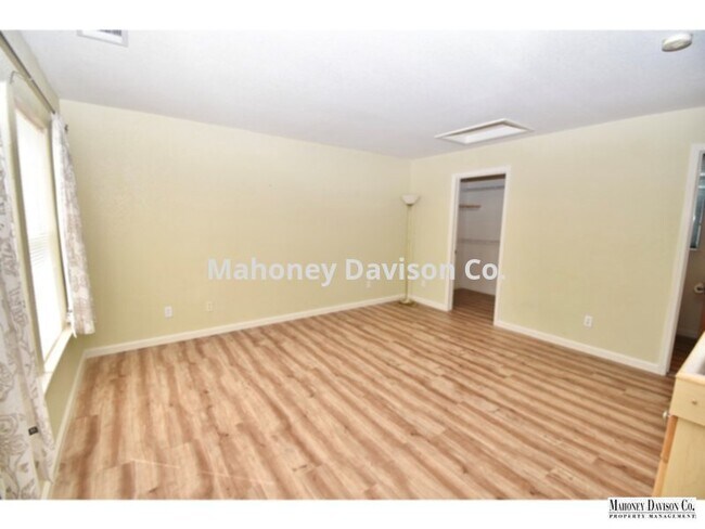 Building Photo - 1919 Lansdowne Way