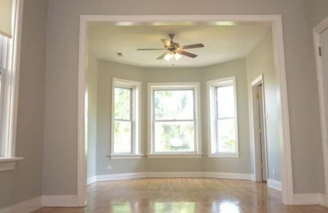 Living room - 4245 W Monroe St