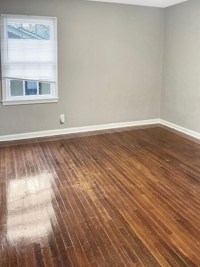 Building Photo - 3257 Bobolink Dr