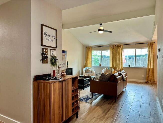 Foto del edificio - 2715 Alderwood Dr