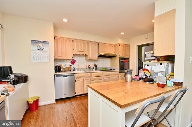 Foto del edificio - 6513 Divine St