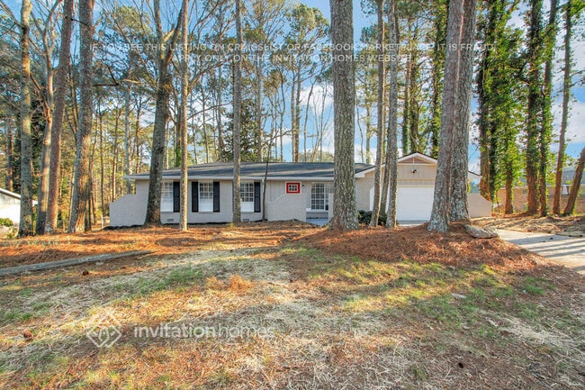Building Photo - 5801 Oakleaf Dr