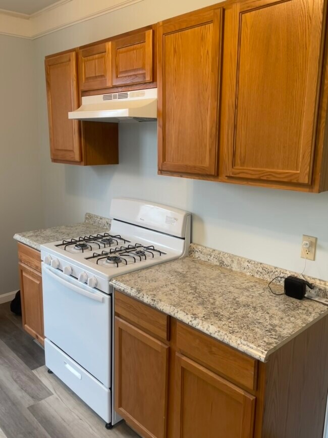 Building Photo - 1736 Lincoln Ave