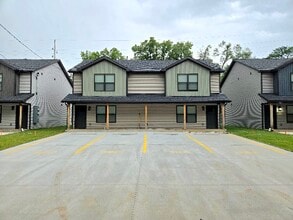 Building Photo - 3118 Commerce St