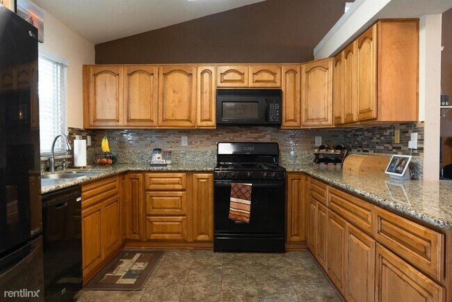 Building Photo - 3 br, 2 bath House - 242 Cinnamon Dr