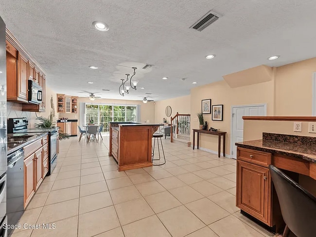 Building Photo - 554 Majorca Ct