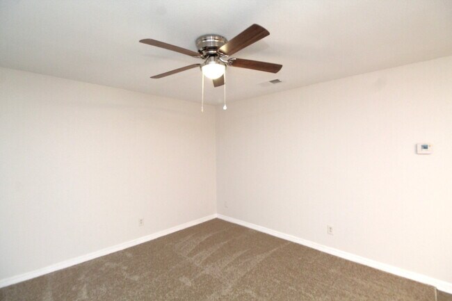 Foto del edificio - Updated 3BR Home in West Pensacola – Move-...