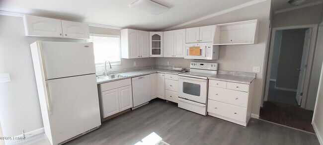 Foto del edificio - 6 Hickory Hill Rd