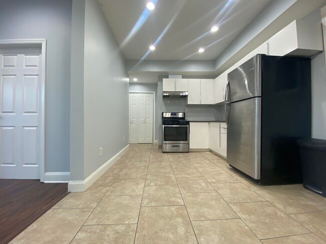 Building Photo - 590 Avenue C