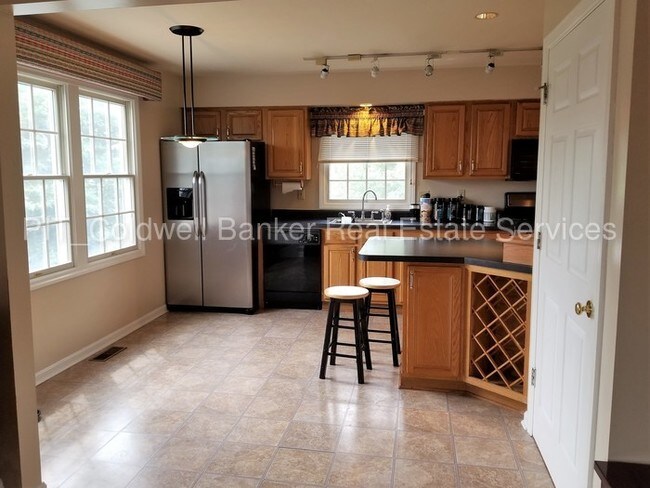 Building Photo - 1044 Meadowbrook Dr, Canonsburg, PA, 15317