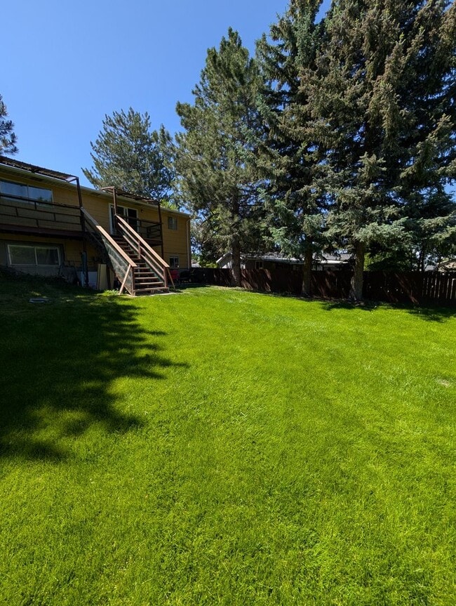 Building Photo - 1827 S Fairway Dr