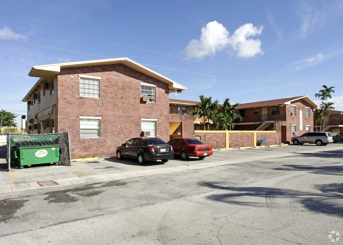 Building Photo - 1235 W 66th St