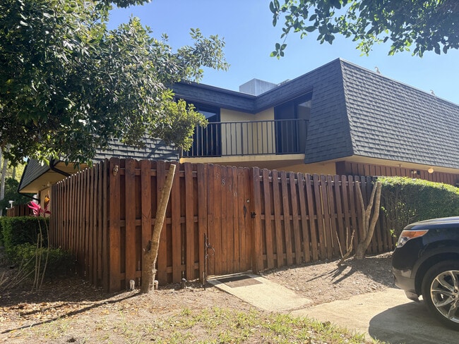 Building Photo - 3810 Saxon Dr