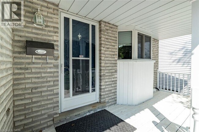 Photo du bâtiment - 125 Cornerbrook Crescent