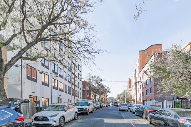 Context - 364-372 E 194th St