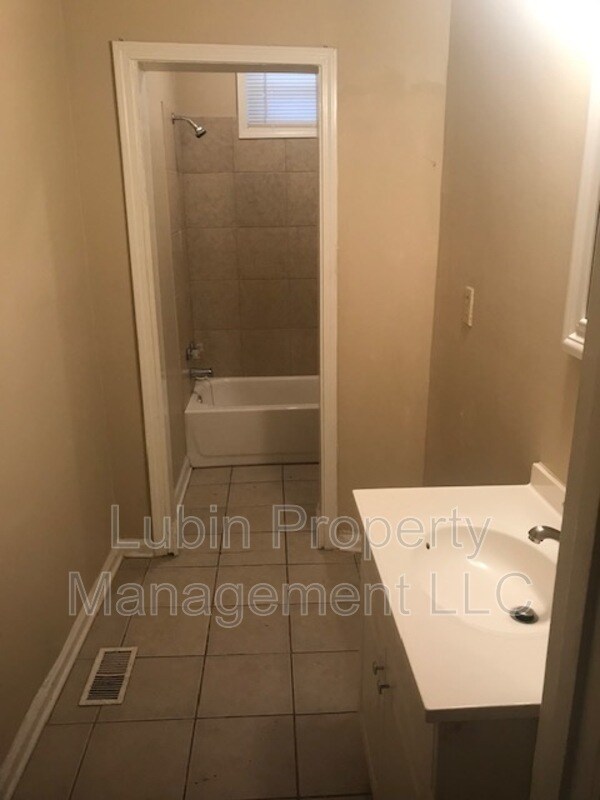 Foto del edificio - 669 N Willett St