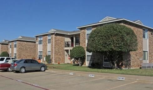 Building Photo - 1300 Village Garden Dr