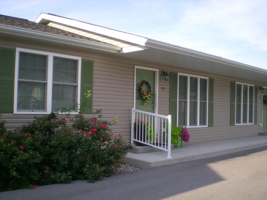 Primary Photo - 320 N Ferne Clyffe Rd