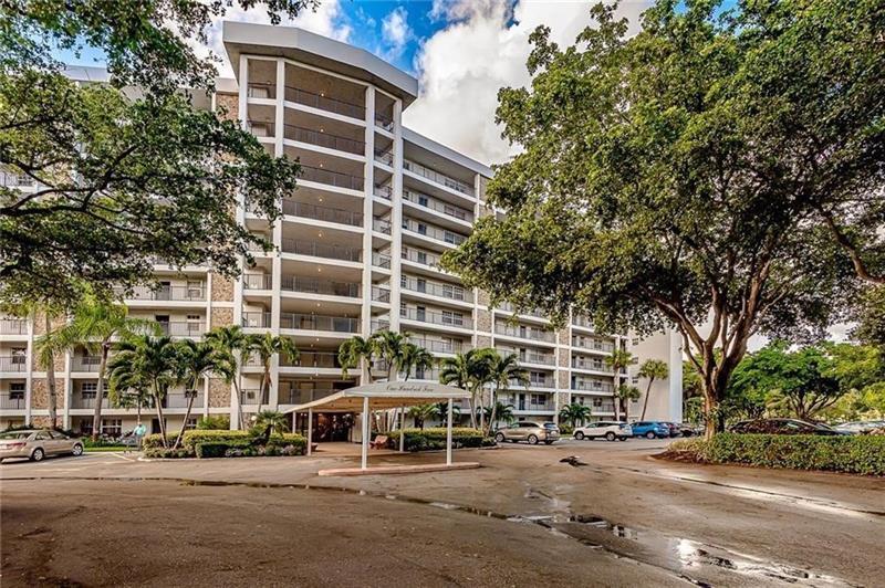 Foto principal - 625 Oaks Dr