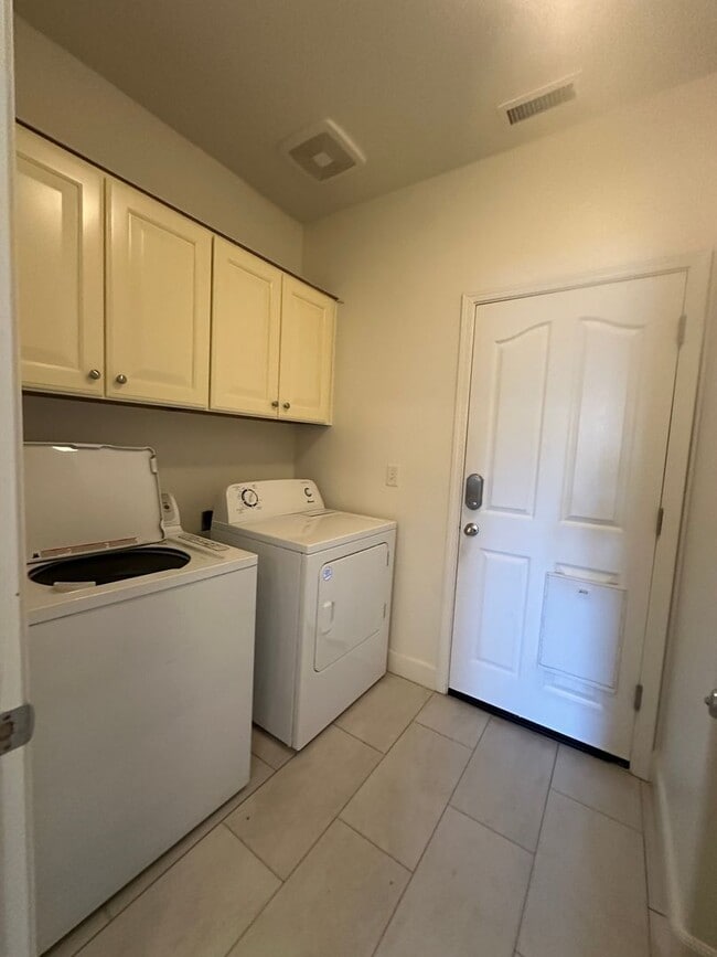 Foto del edificio - 3 bedroom, 2 bath home with office for rent in Reno, $2500 per month