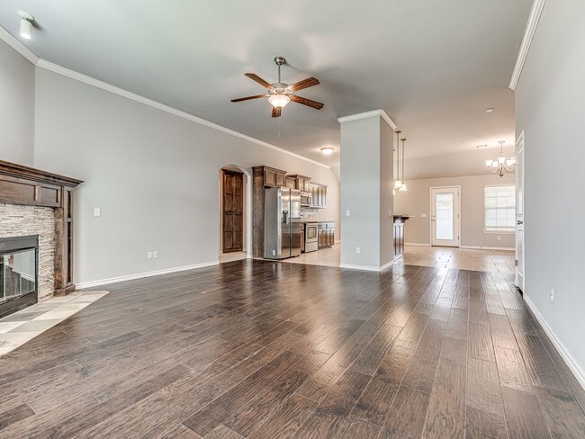 Foto del edificio - Updated Home + Montague Neighborhood + 3 b...