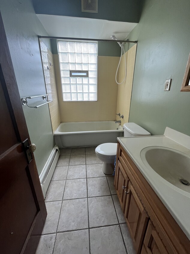Building Photo - 534 Cavitt Ave