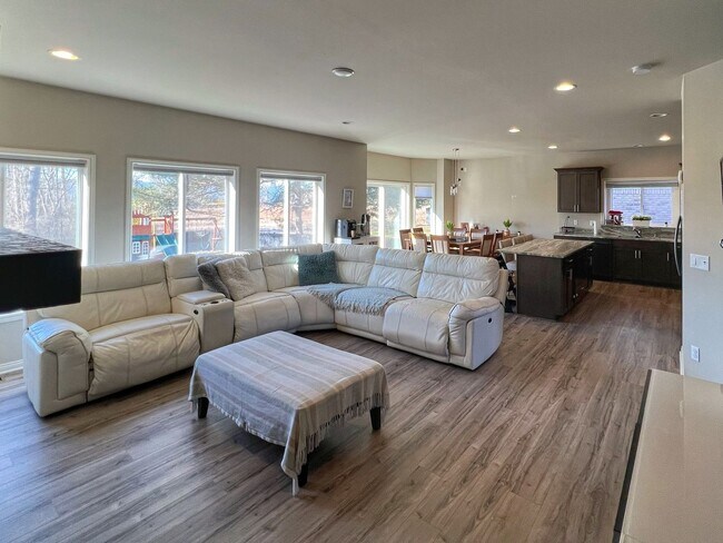 Foto del edificio - 13788 Grandeur Ave