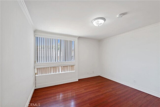 Foto del edificio - 6042 Barton Ave