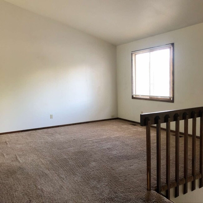 Building Photo - 725 Marigold Ln