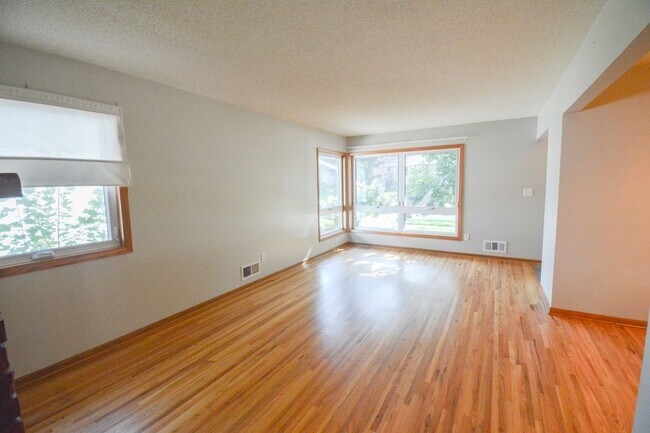 Foto del edificio - Move-In Ready 2bed 2bath with Unique Featu...