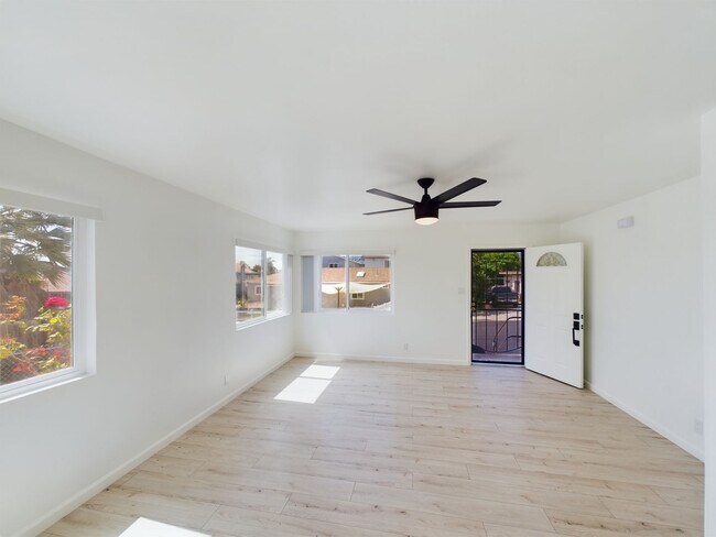 Foto del edificio - 6715-6717 N Elman St