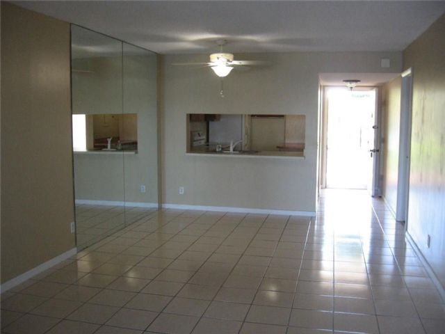 Building Photo - 112 Lake Emerald Dr