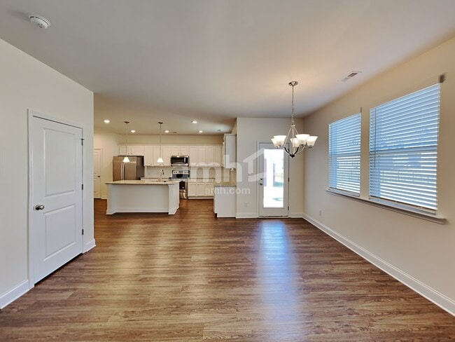 Building Photo - 4934 Trayton Ave