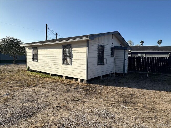 Foto del edificio - 9 N Cantu St