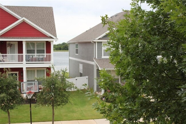 Building Photo - 10400 Cedar Lake Dr