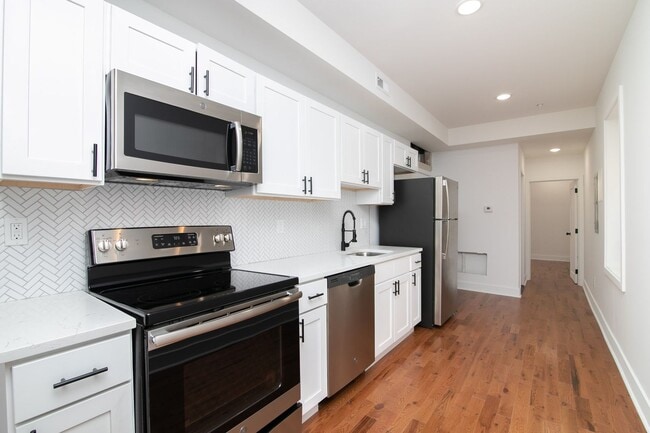 Photo - 3035 W Diamond St Apartment