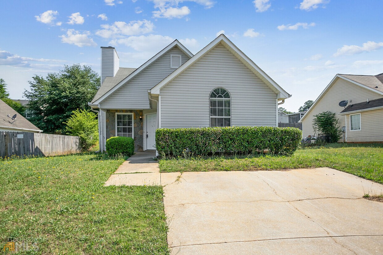 Primary Photo - 308 Autumn Lake Dr
