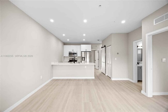 Building Photo - 630 NE 166th St