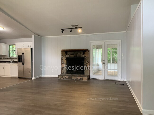 Foto del edificio - 5825 Vernier Dr SW