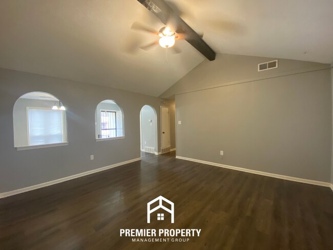 Building Photo - 4453 Kerwin Dr